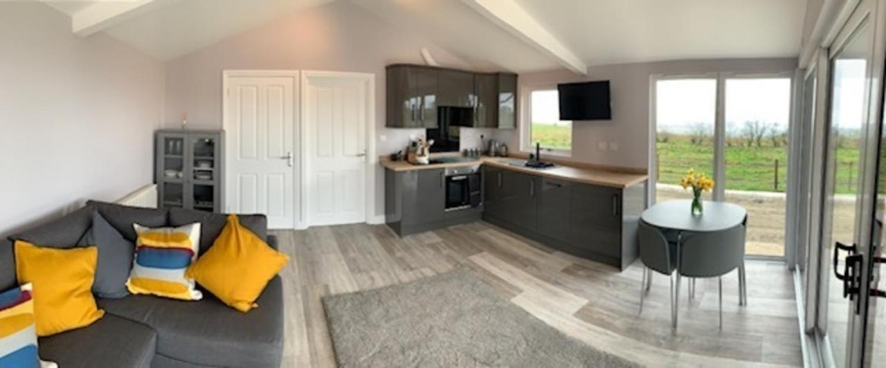 Deerfin Rentals Private Chalet With Hot Tub Ballymena Esterno foto