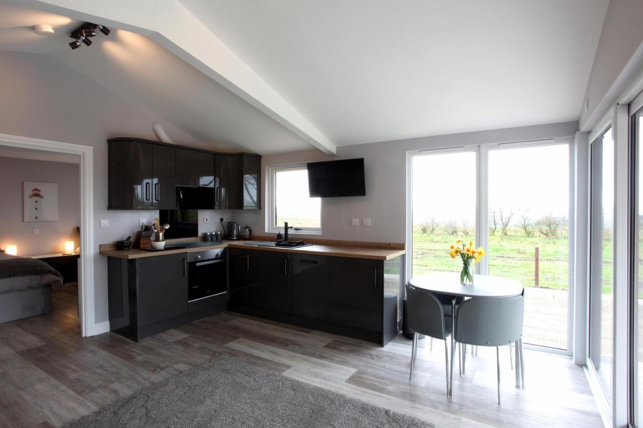 Deerfin Rentals Private Chalet With Hot Tub Ballymena Esterno foto