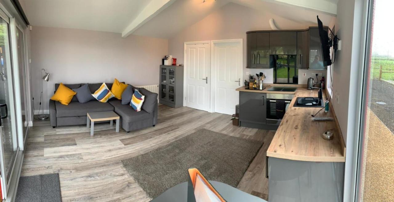 Deerfin Rentals Private Chalet With Hot Tub Ballymena Esterno foto