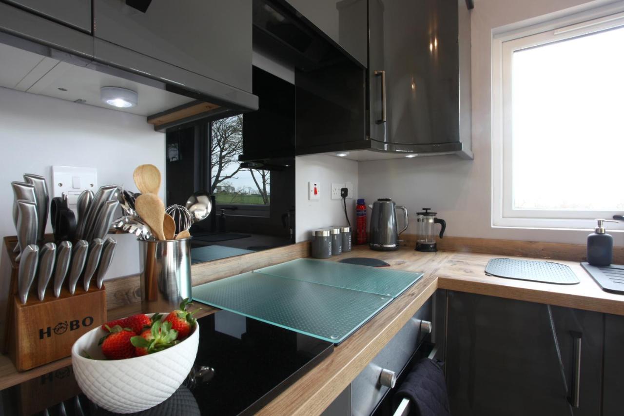 Deerfin Rentals Private Chalet With Hot Tub Ballymena Esterno foto