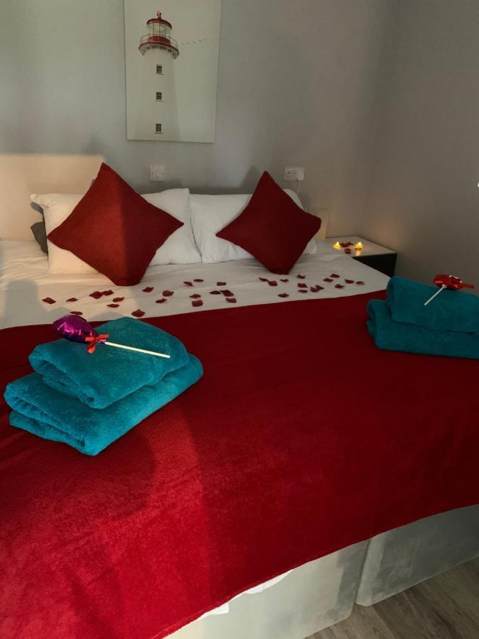 Deerfin Rentals Private Chalet With Hot Tub Ballymena Esterno foto