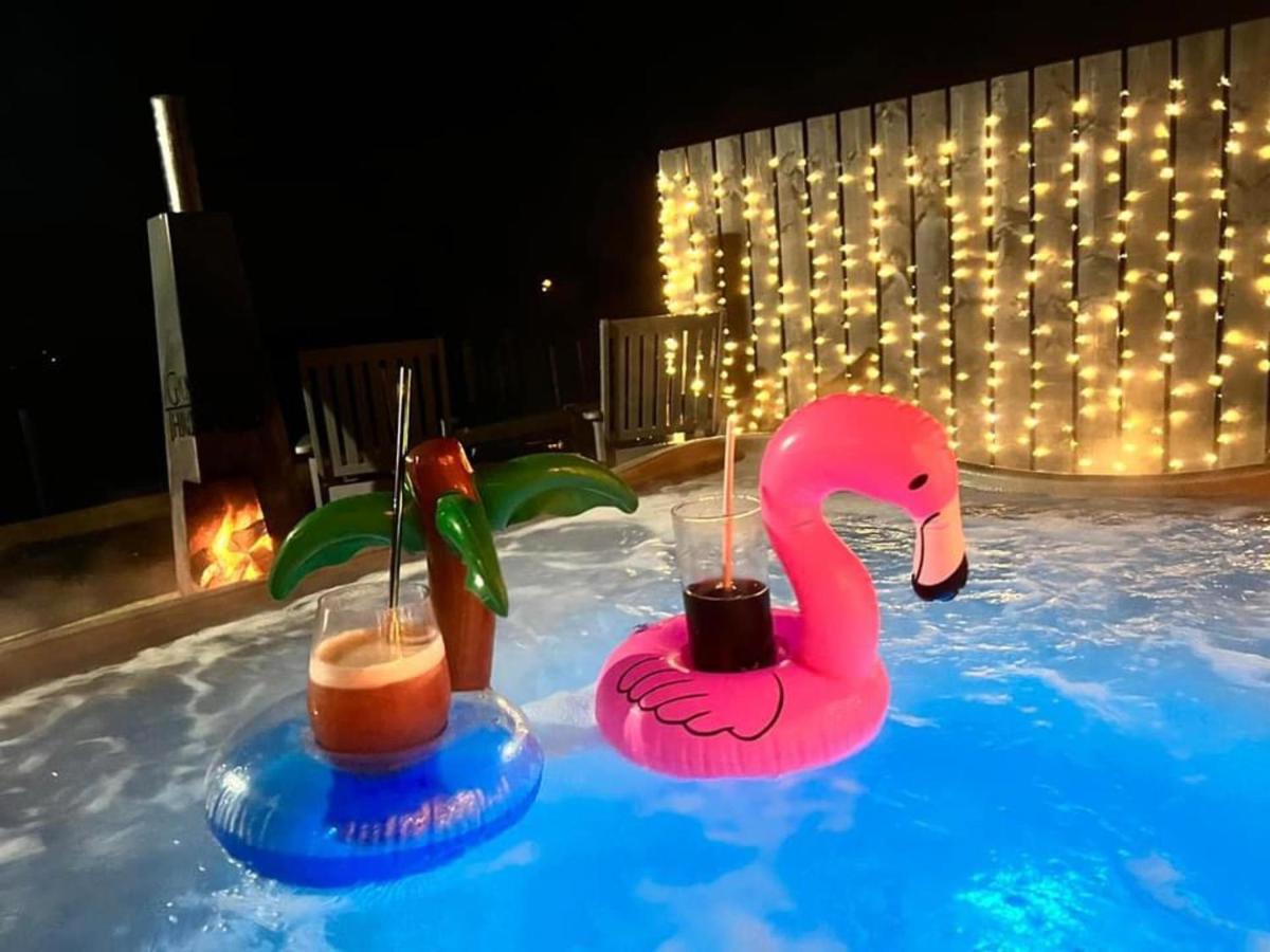 Deerfin Rentals Private Chalet With Hot Tub Ballymena Esterno foto