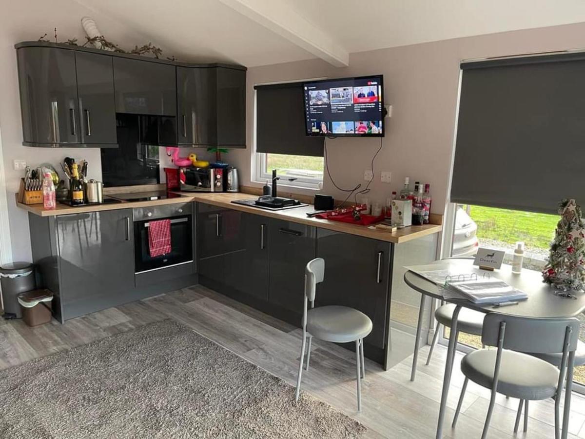 Deerfin Rentals Private Chalet With Hot Tub Ballymena Esterno foto