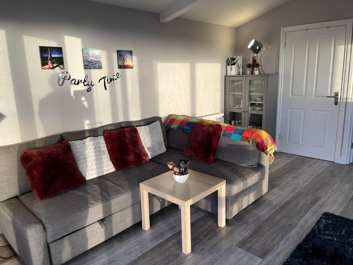 Deerfin Rentals Private Chalet With Hot Tub Ballymena Esterno foto